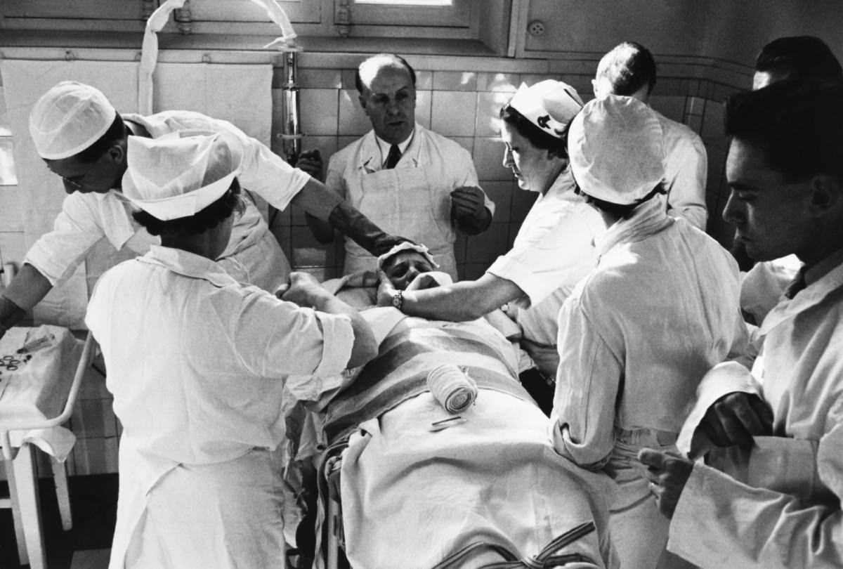 French Psychiatric Hospitals 1950s: Historical Photos that Depict the Life of Patients and Doctors