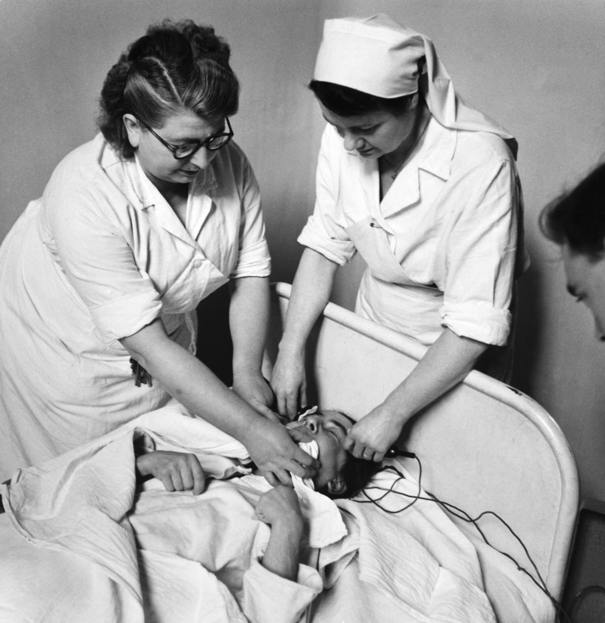 French Psychiatric Hospitals 1950s: Historical Photos that Depict the Life of Patients and Doctors