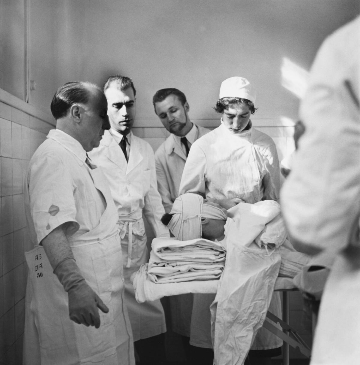 French Psychiatric Hospitals 1950s: Historical Photos that Depict the Life of Patients and Doctors