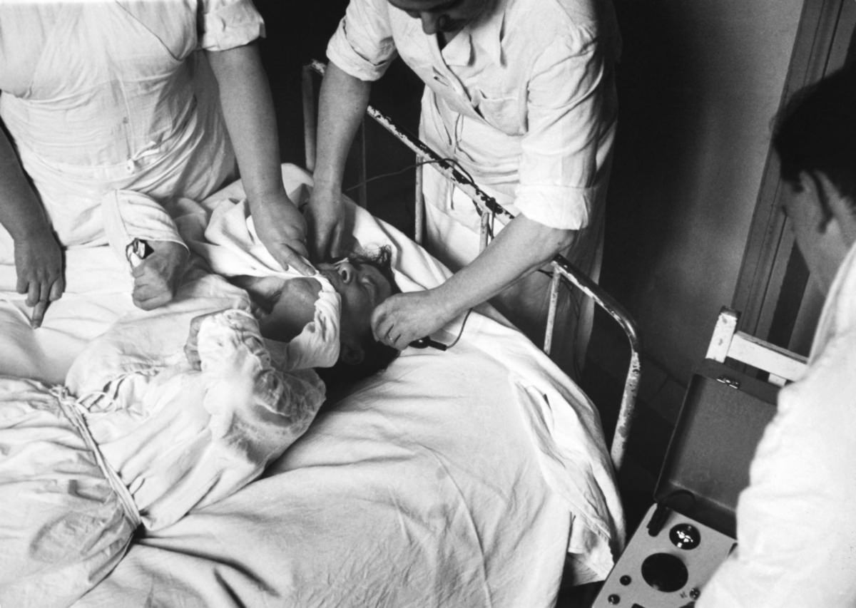 French Psychiatric Hospitals 1950s: Historical Photos that Depict the Life of Patients and Doctors