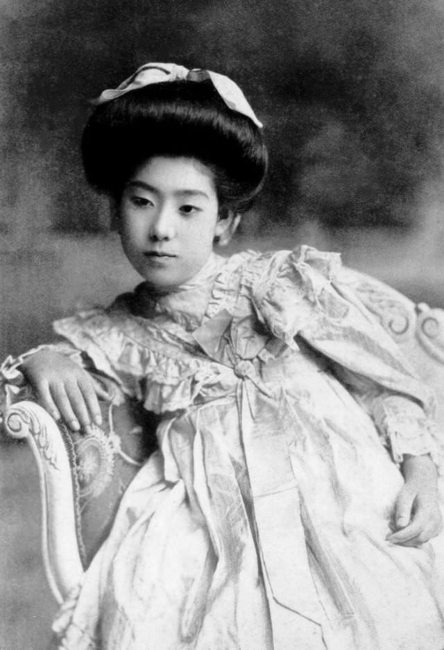Seated geisha in a dress
