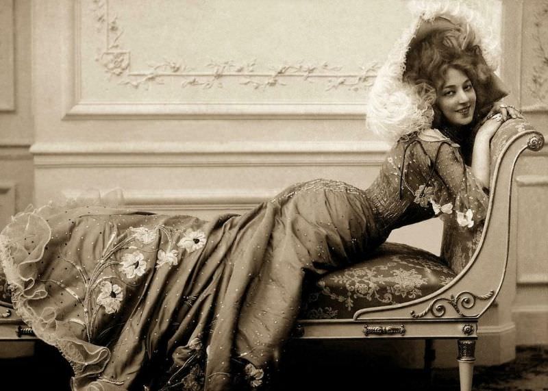Helene Anna Held: Life Story and Beautiful Photos of a Polish Stage Performer