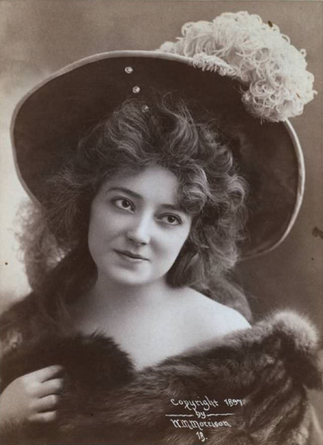 Helene Anna Held: Life Story and Beautiful Photos of a Polish Stage Performer