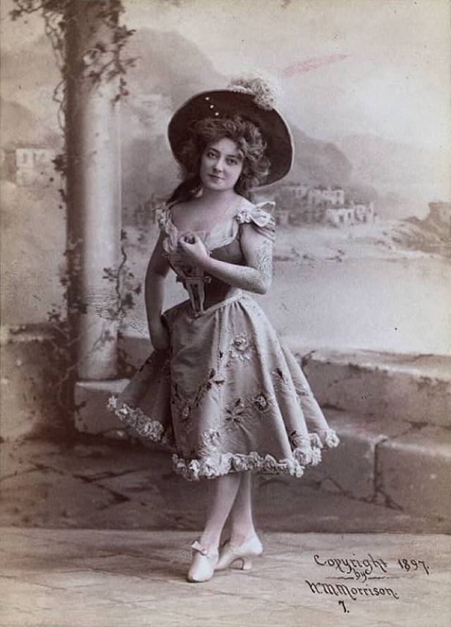 Helene Anna Held: Life Story and Beautiful Photos of a Polish Stage Performer