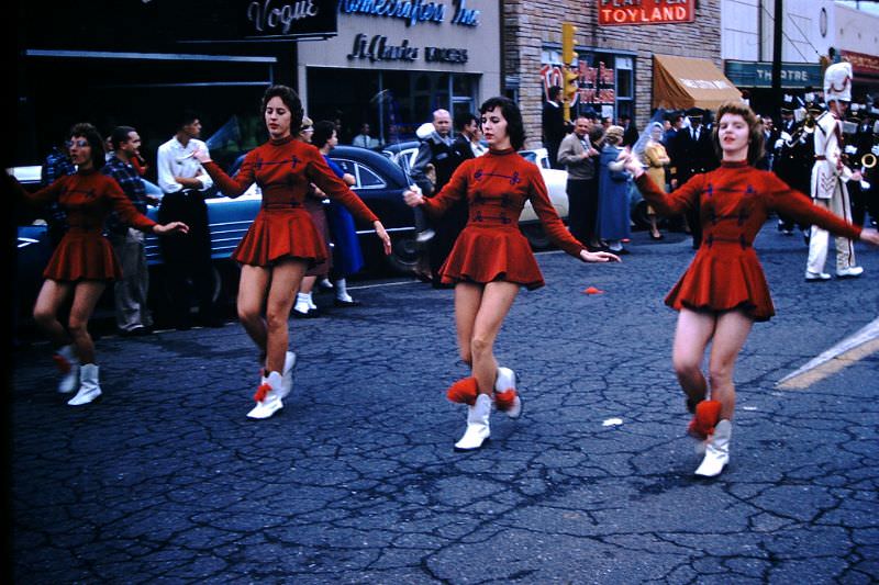 Fascinating Vintage Photos of Howard College Homecoming Parade in 1959