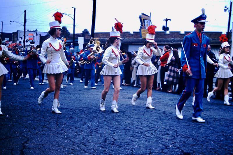 Fascinating Vintage Photos of Howard College Homecoming Parade in 1959