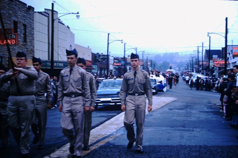 Fascinating Vintage Photos of Howard College Homecoming Parade in 1959