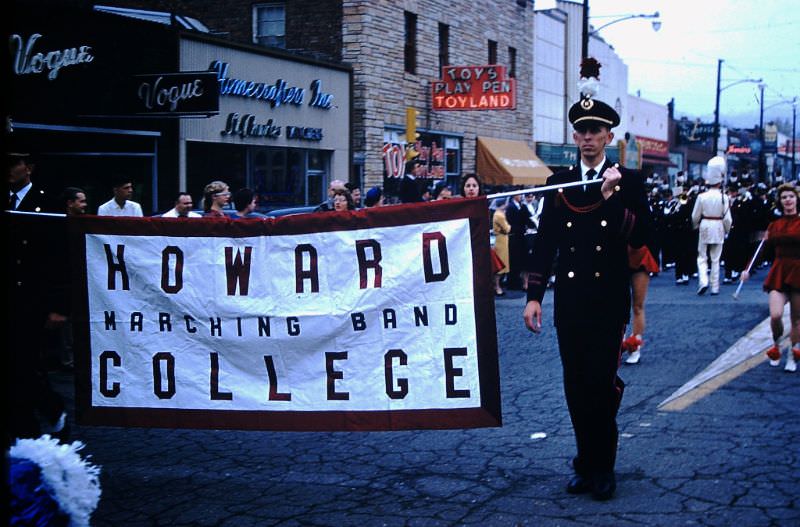 Fascinating Vintage Photos of Howard College Homecoming Parade in 1959