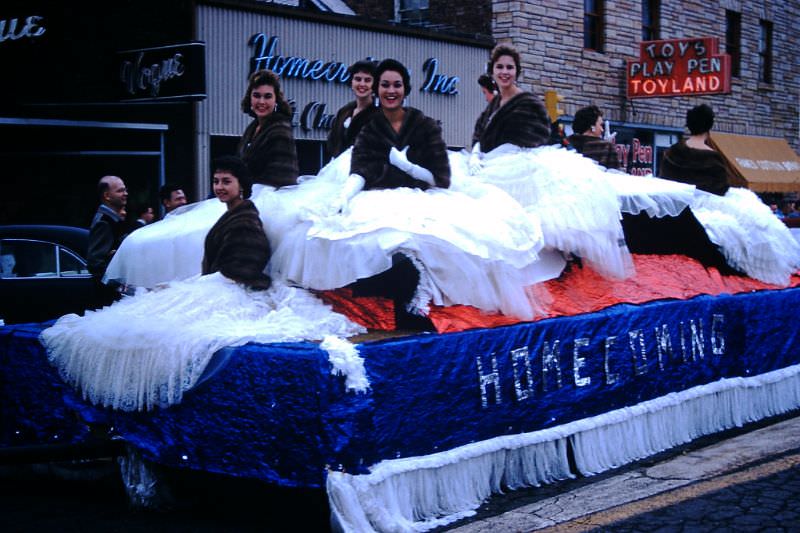 Fascinating Vintage Photos of Howard College Homecoming Parade in 1959