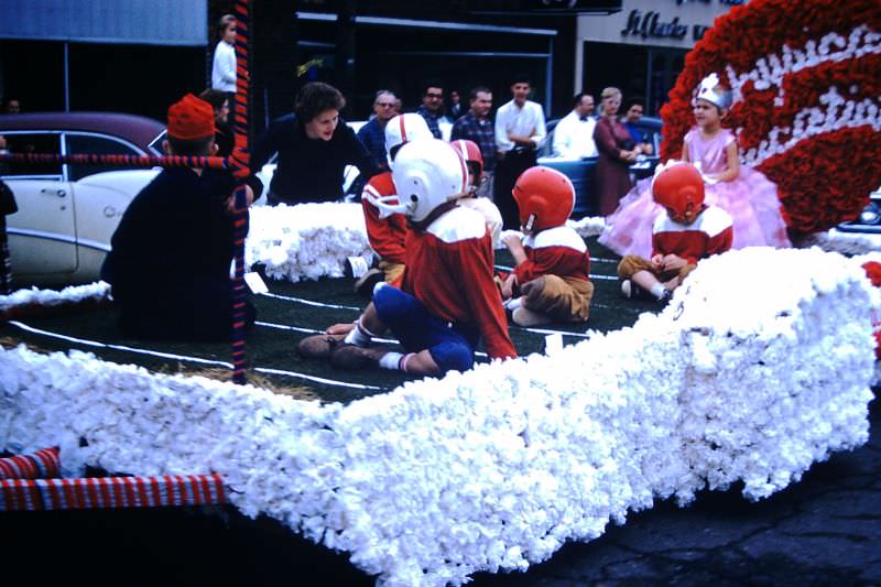 Fascinating Vintage Photos of Howard College Homecoming Parade in 1959