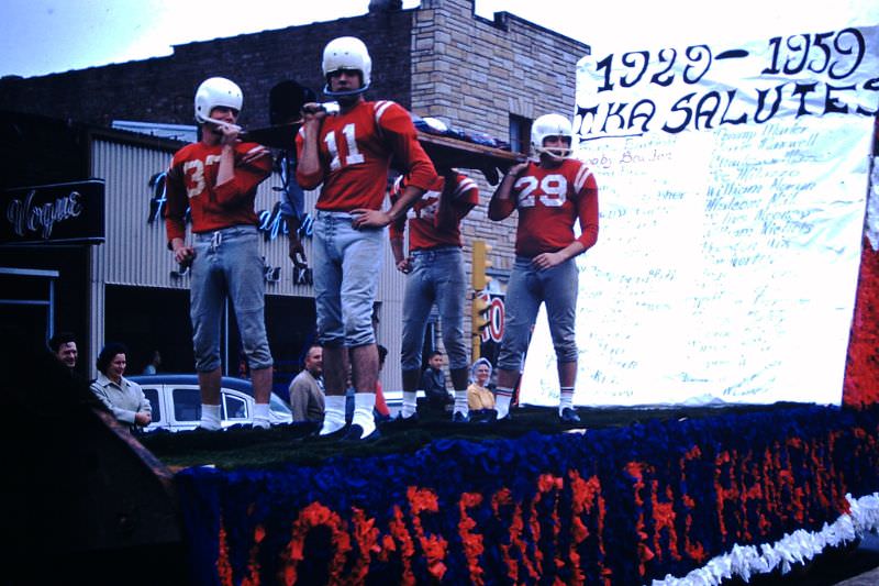 Fascinating Vintage Photos of Howard College Homecoming Parade in 1959