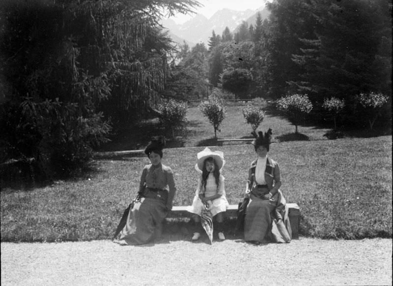 At Quinconces, Luchon, 1895