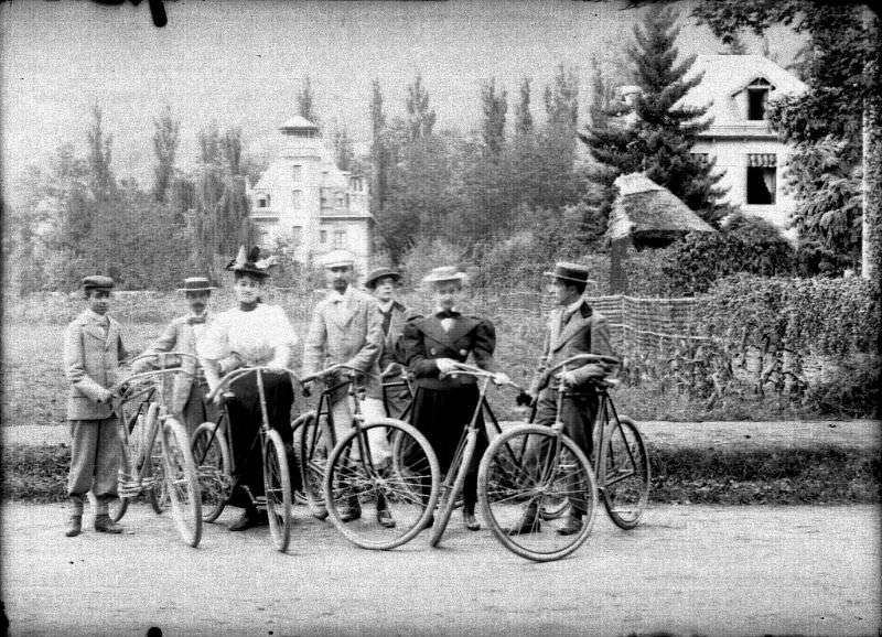 Bicyclists, Luchon, 1895