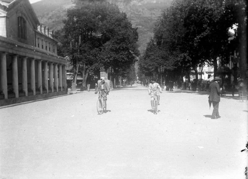 In front of the thermal baths, Luchon, September 12, 1895