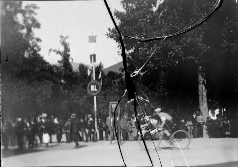 Velocipede races, Luchon, September 1896
