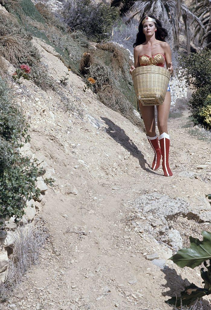 Lynda Carter holding a basket in the episode 'The Feminum Mystique'.