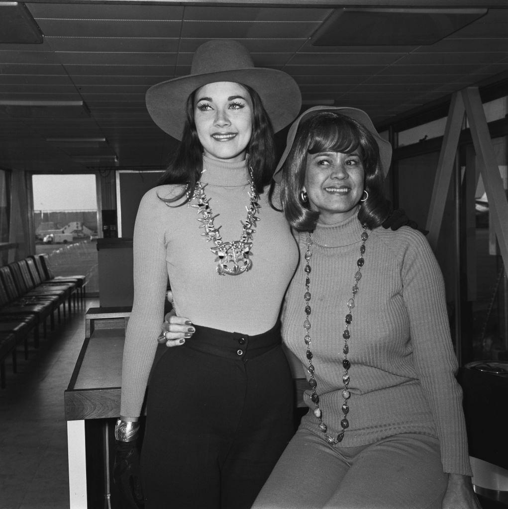 Lynda Carter with her mother, 1972.