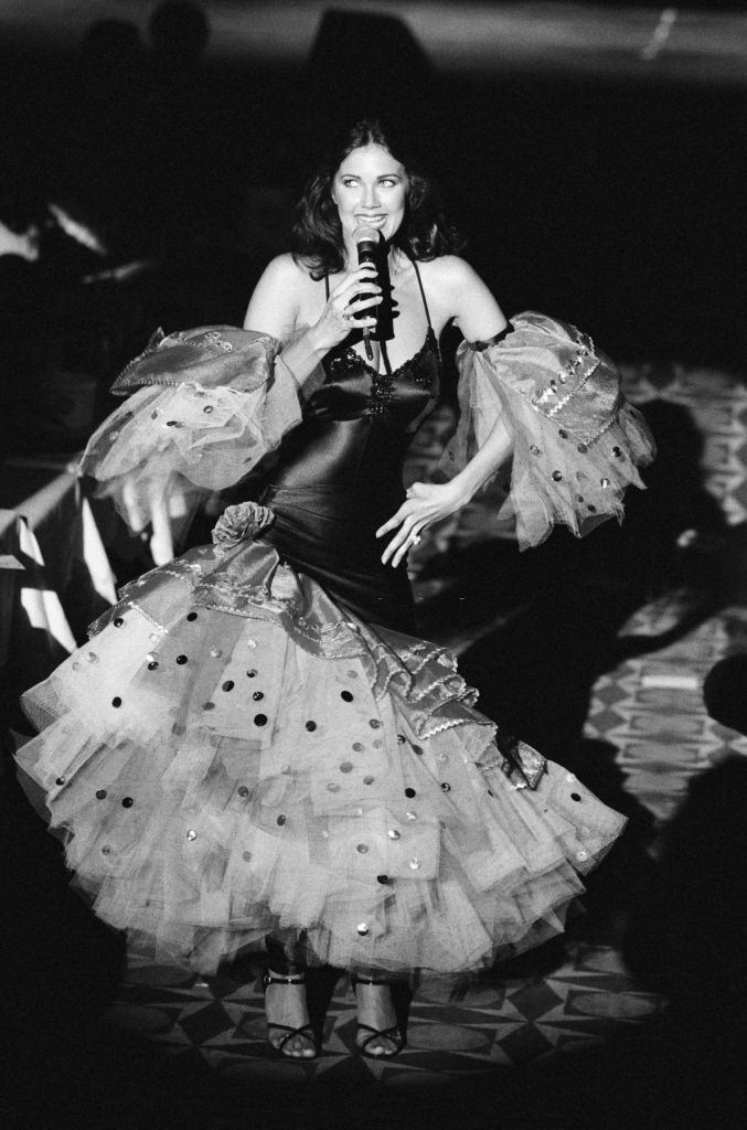 Lynda Carter singing in a Concert.