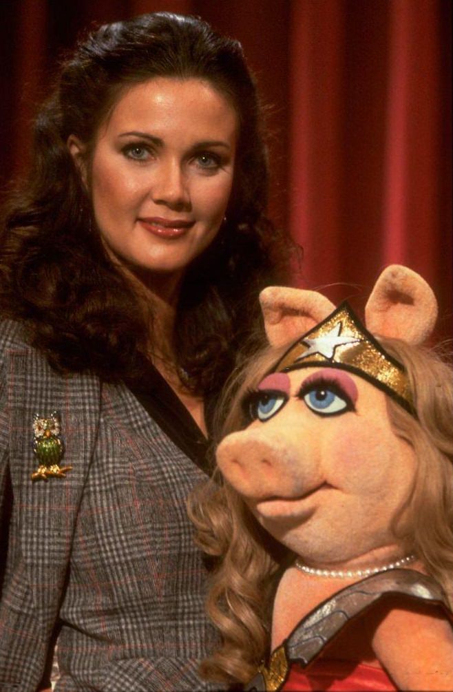 Lynda Carter with Miss Piggy, 1980.