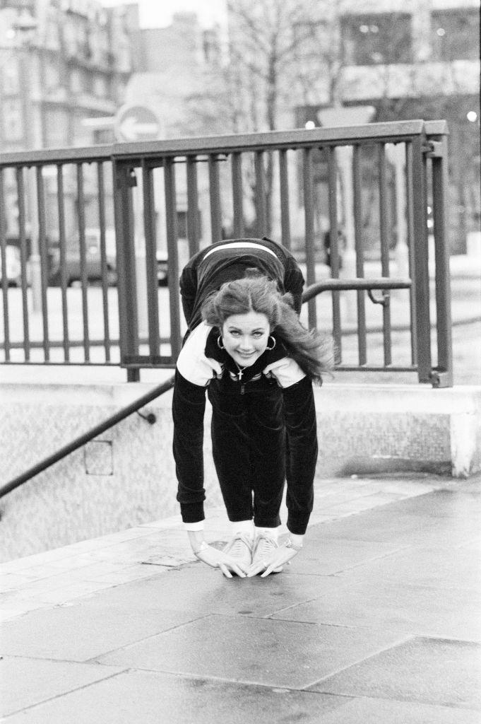 Lynda Carter jogging in Park Lane in London, 1980.