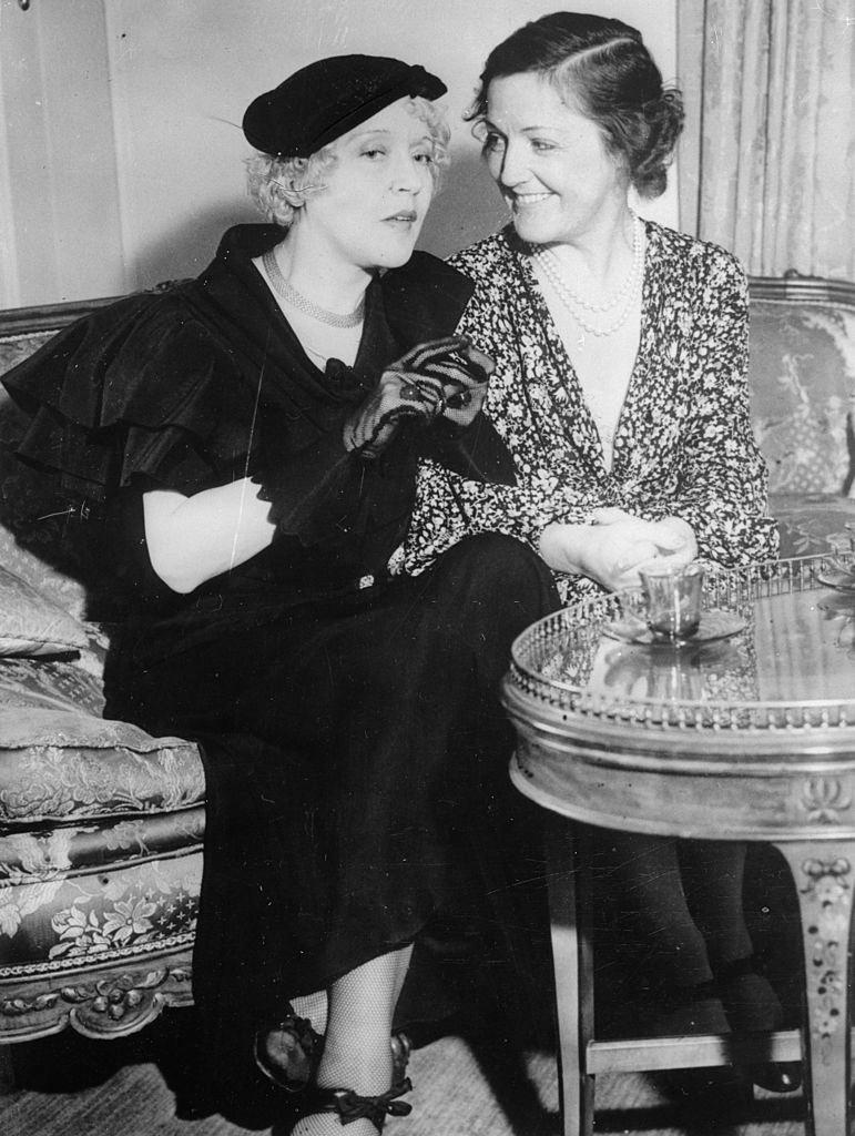Mae Murray with Mary Mc Cormic, 1933.