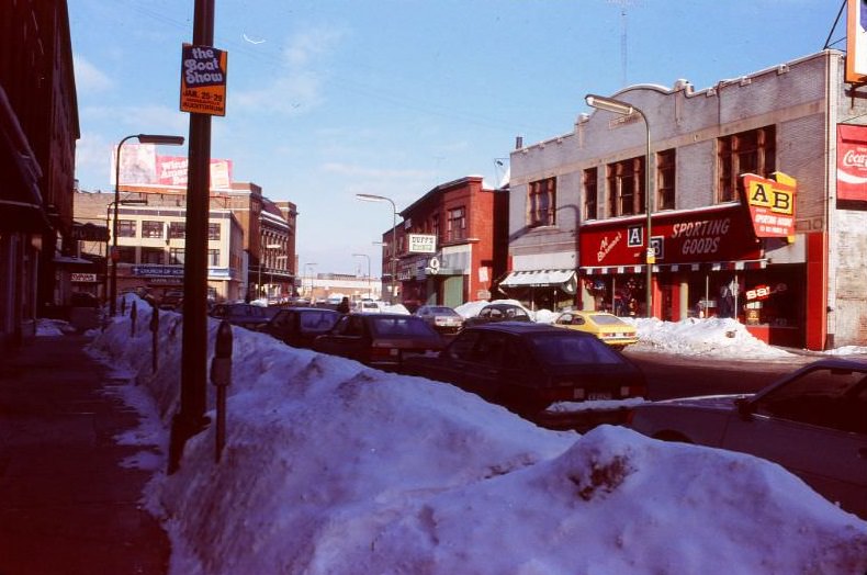 9th Street, looking towards Hennepin, Downtown Minneapolis, early 1983