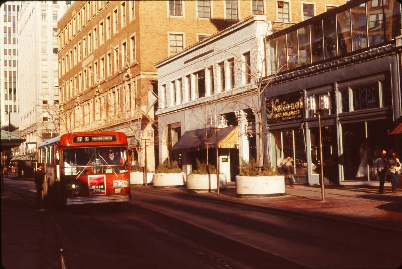 900 block of Nicollet Mall, Minneapolis, May 1983