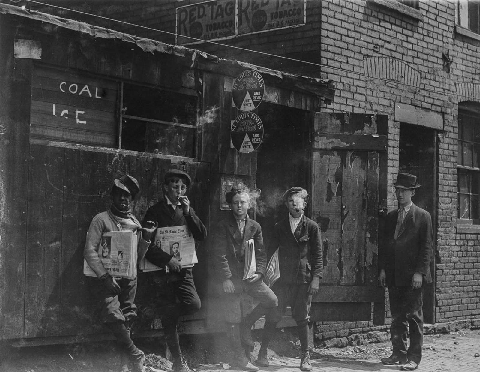 11 a.m. Newsies at Skeeter’s Branch, Jefferson near Franklin. They were all smoking. St. Louis, Missouri, 1910.