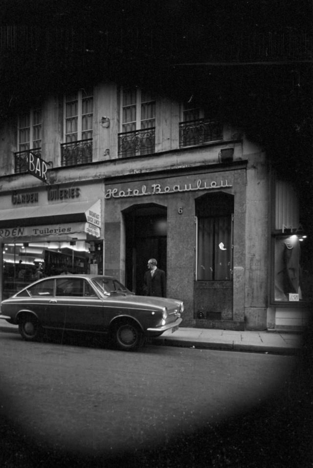 Prostitution in Paris: History and Candid Photos of Prostitutes in the 1960s