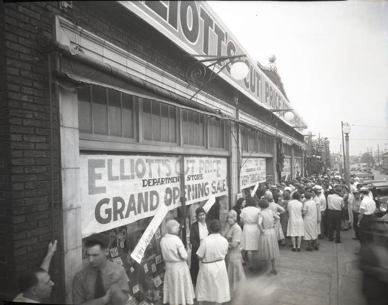 Large crowd waiting outside the doors at the grand opening of Elliott’s Cut Price Department Store at 5206 Gravois, June 1931