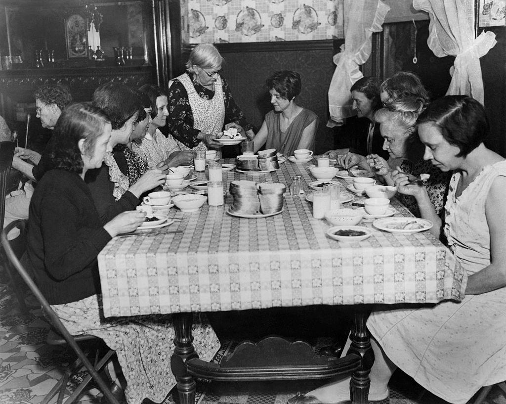 Bureau for homeless women in Saint Louis december, 1932.