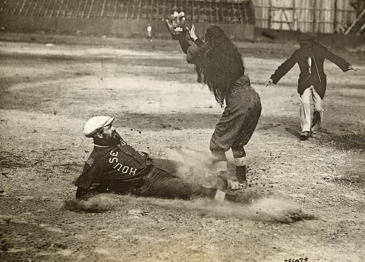 Long-haired and Bearded baseball team: The House of David team was a baseball version of the Harlem Globetrotters