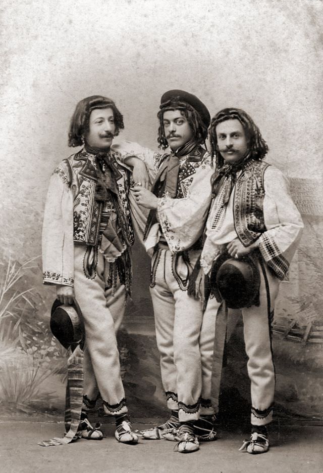 Romanian costumes, 1870s