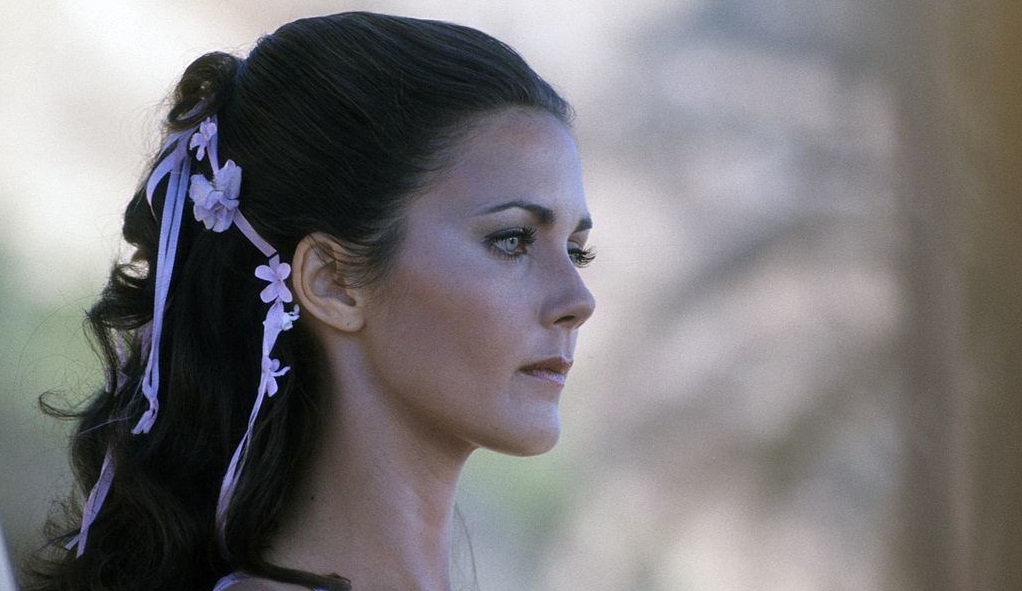 Young Lynda Carter: Life Story and Glamorous Photos of the Original