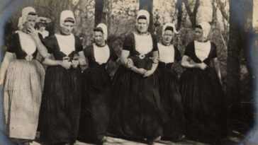 Rare Historical Photos of the Netherlands Women on the Streets in the 1900s