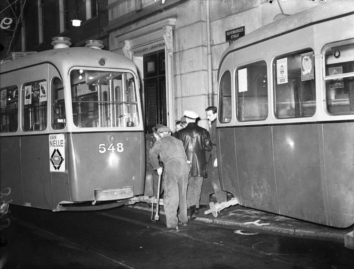 Tram 9 derailed near the Physiological Laboratory in Rapenburgerstraat 136, Amsterdam, February 7, 1951.