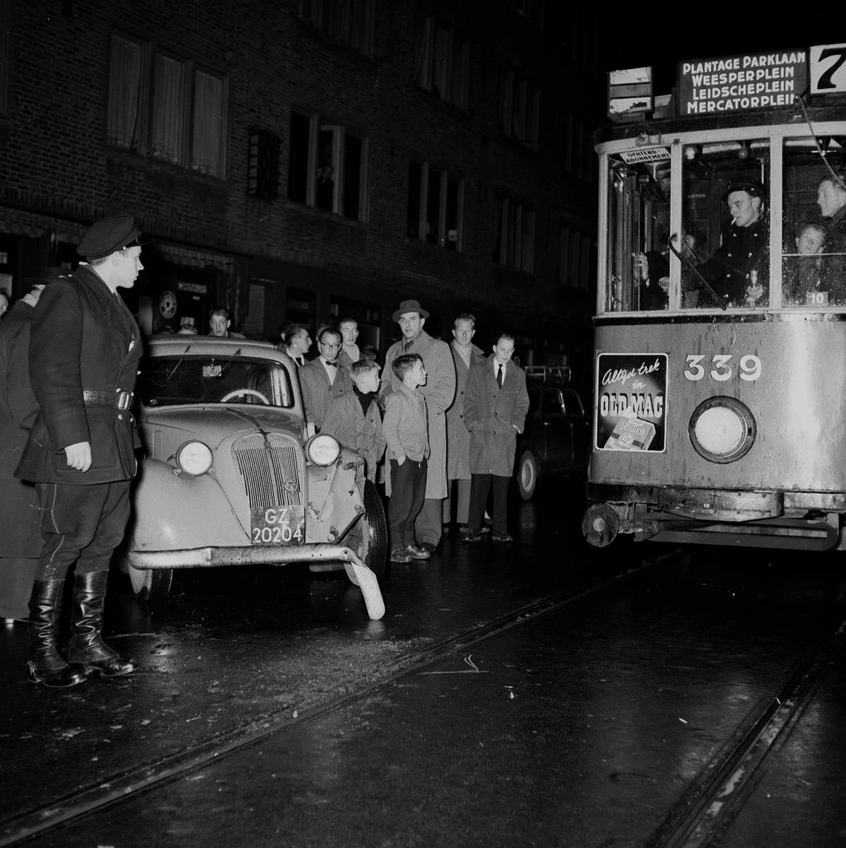 Car collision with tram 7 in the Witte de Withstraat, Amsterdam, December 18, 1955.