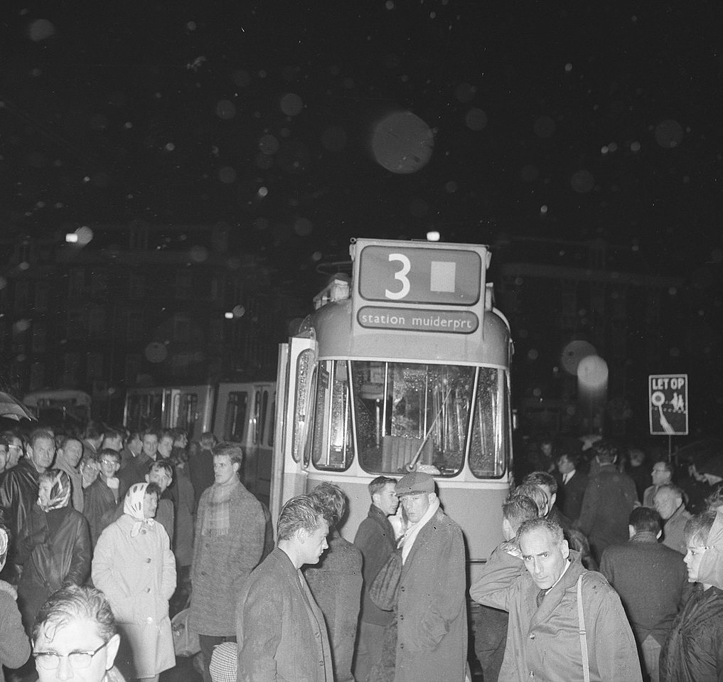 Collision at the corner of Wibautstraat-Ruysstraat between line 3 and bus NZH. The tram that the bus collided with, November 19, 1963.