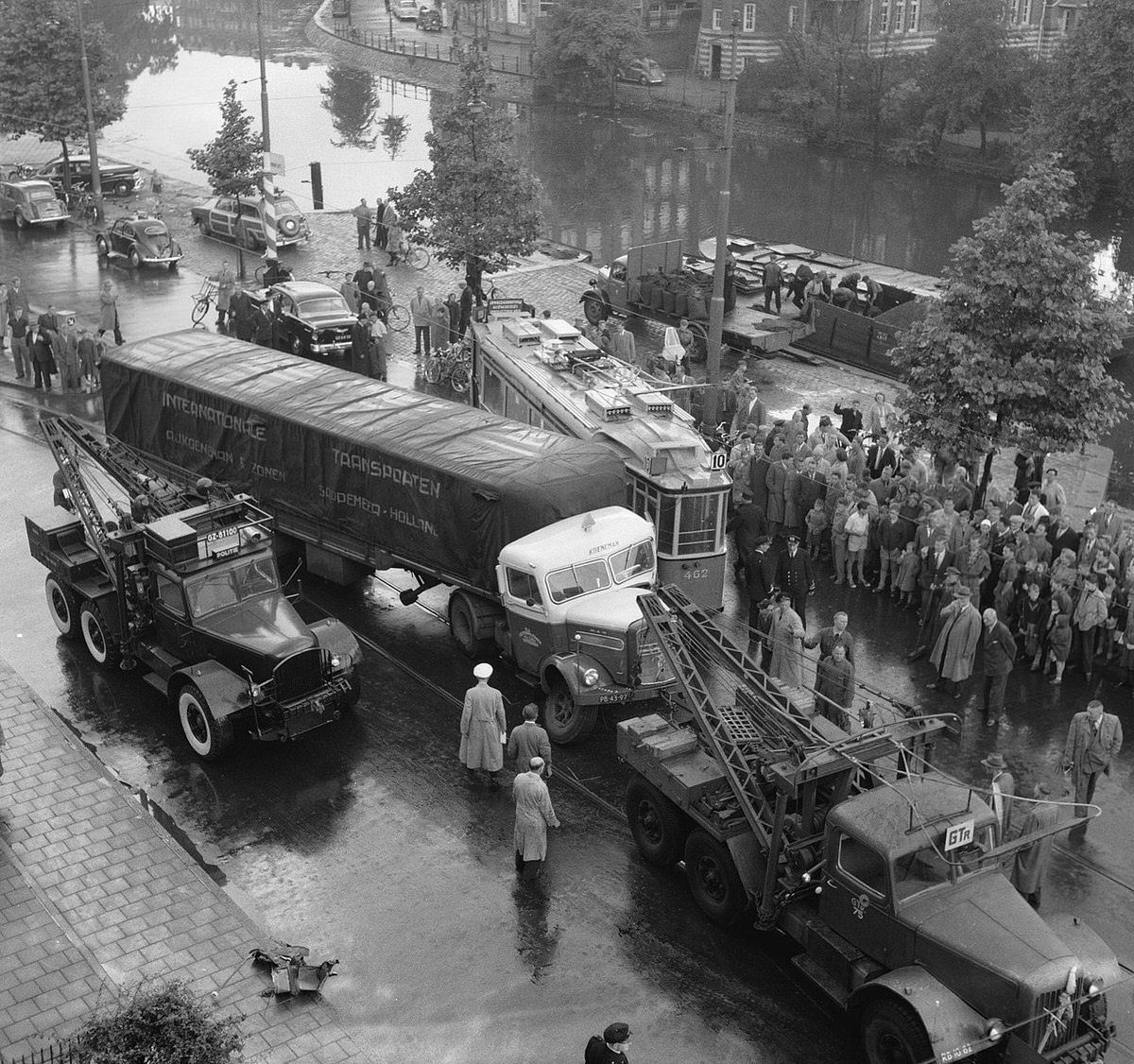 Collision of tram with lorry of Koeneman & Zonen Sappermeer. August 3, 1956 .