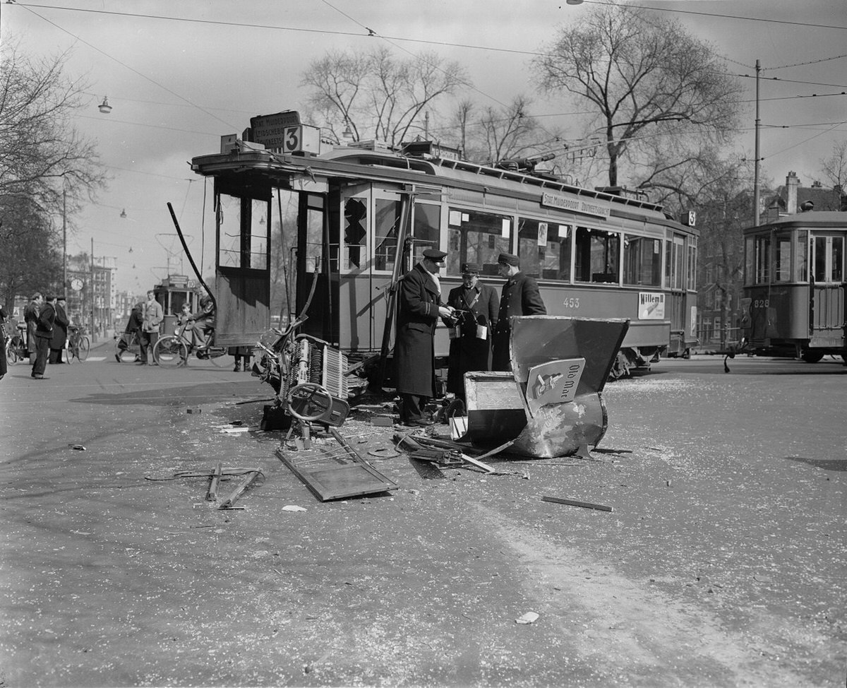 Tram 3 involved in a collision at the Frederik Hendrikplantsoen, Amsterdam, April 6, 1956.