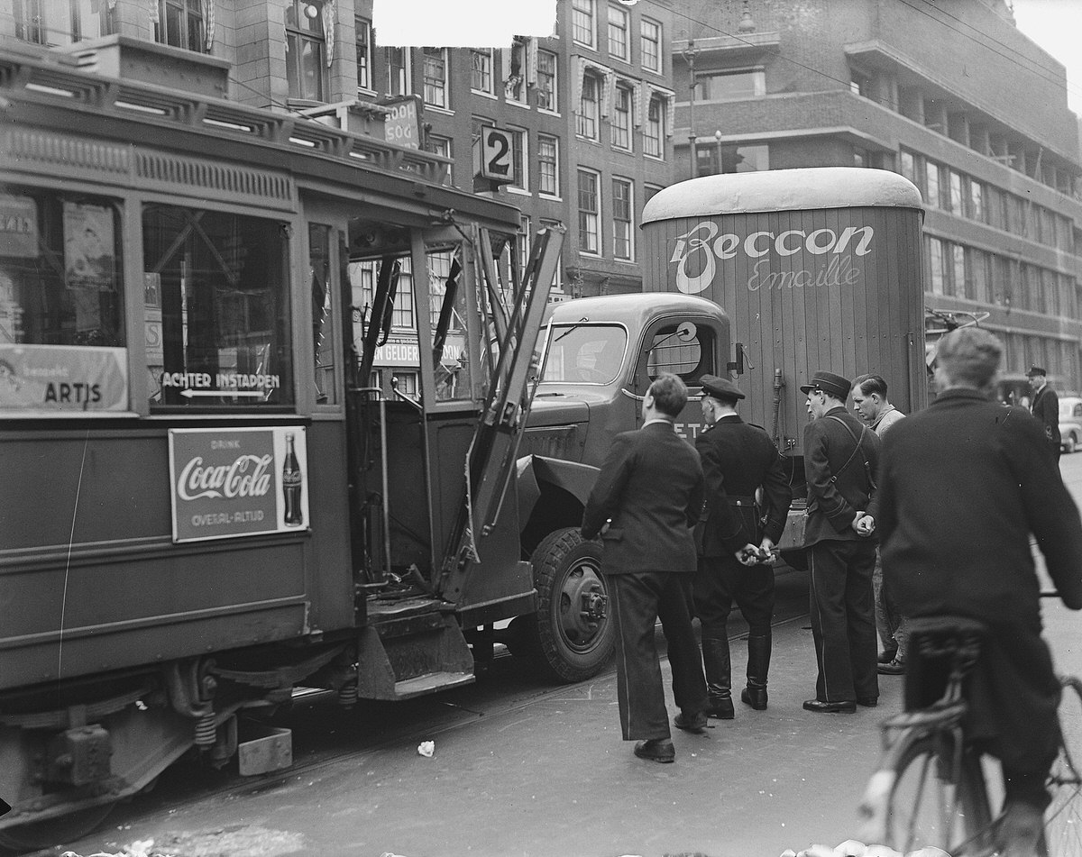 Tram car collision Nieuwezijdsvoorburgwal, May 3, 1951.