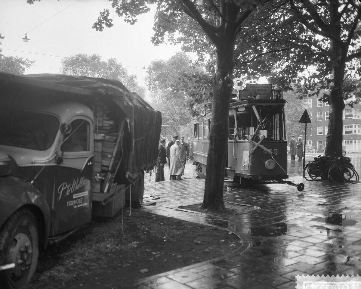 Tram collision with lorries on the Nassaukade, August 11, 1959.