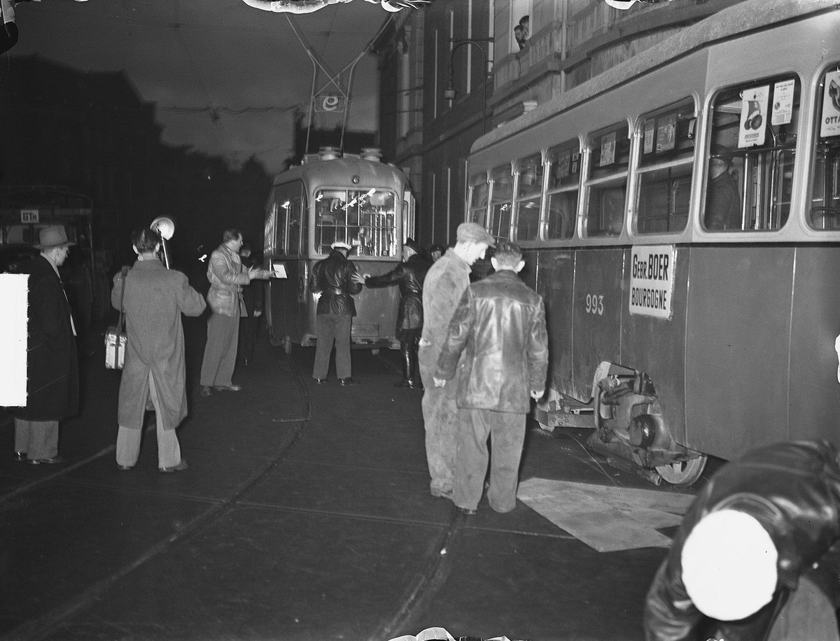 Tram accident Jonas Daniel Meijerplein. Traffic cop (standing there with traffic sign), February 7, 1951.