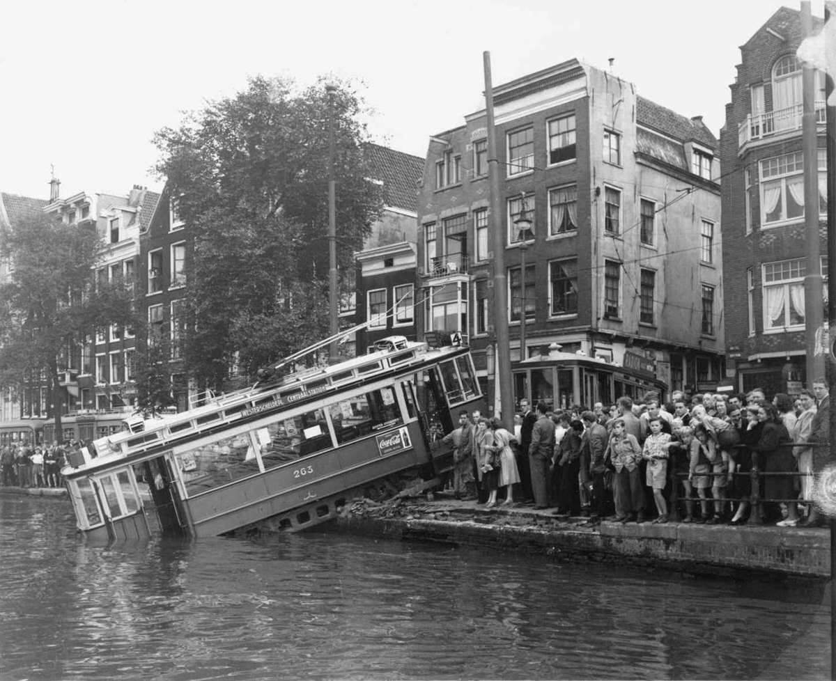 Tram 4 enters the Amstel, Amsterdam, September 6, 1950.