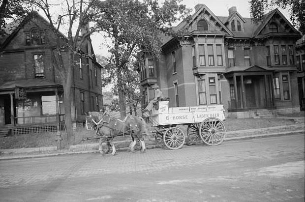 Beer wagon, Minneapolis, Minnesota, 1939