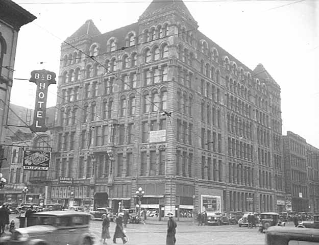 Boston Block Department Store, 300 Hennepin Avenue, Minneapolis, 27 December 1936