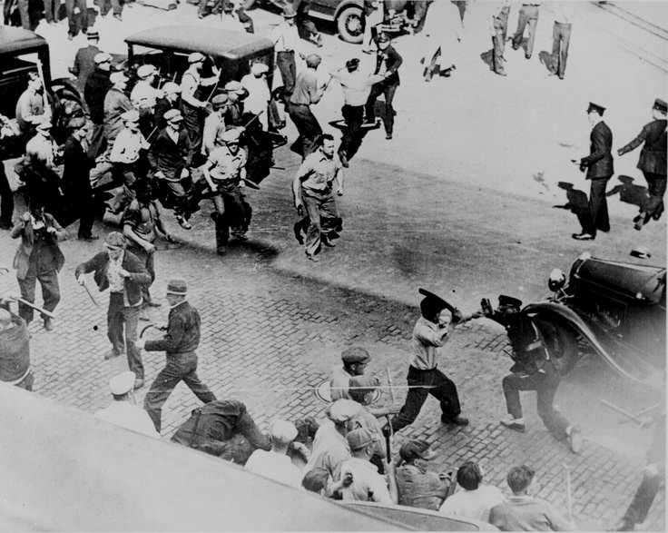 Fight between teamsters and police, Minneapolis, June 1934