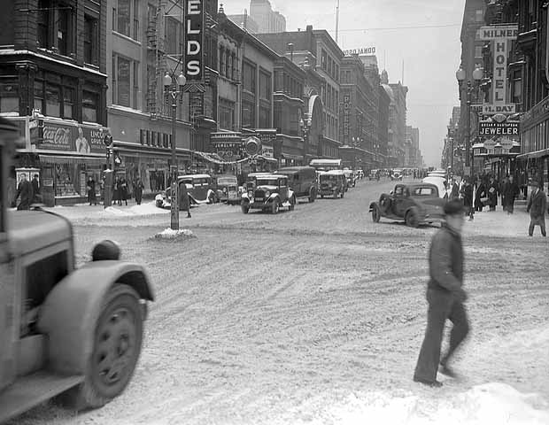 Looking up Nicollet from Fourth Street south, Minneapolis, Minnesota, 14 January 1937