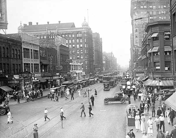 The heart of downtown, Seventh and Hennepin, Minneapolis, Minnesota, 1930s