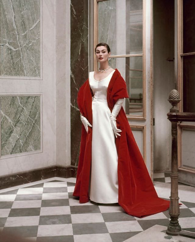 Anne Gunning in Balenciaga's exquisite ensemble, Versailles, Vogue US, 1952